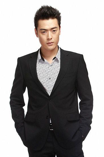 明星张桐,从荧幕硬汉到实力派演员的蜕变之路